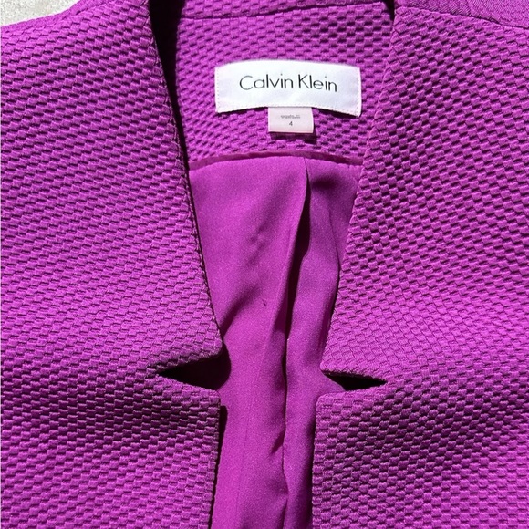 Women's Suit Jacket Calvin Klein Sz 4 Purple Plum Long Sleeve Gold Tapered Chic - Picture 3 of 4